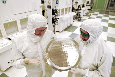 ibm-7nm-chip-wafer-100595653-large_mini_oszone.jpg