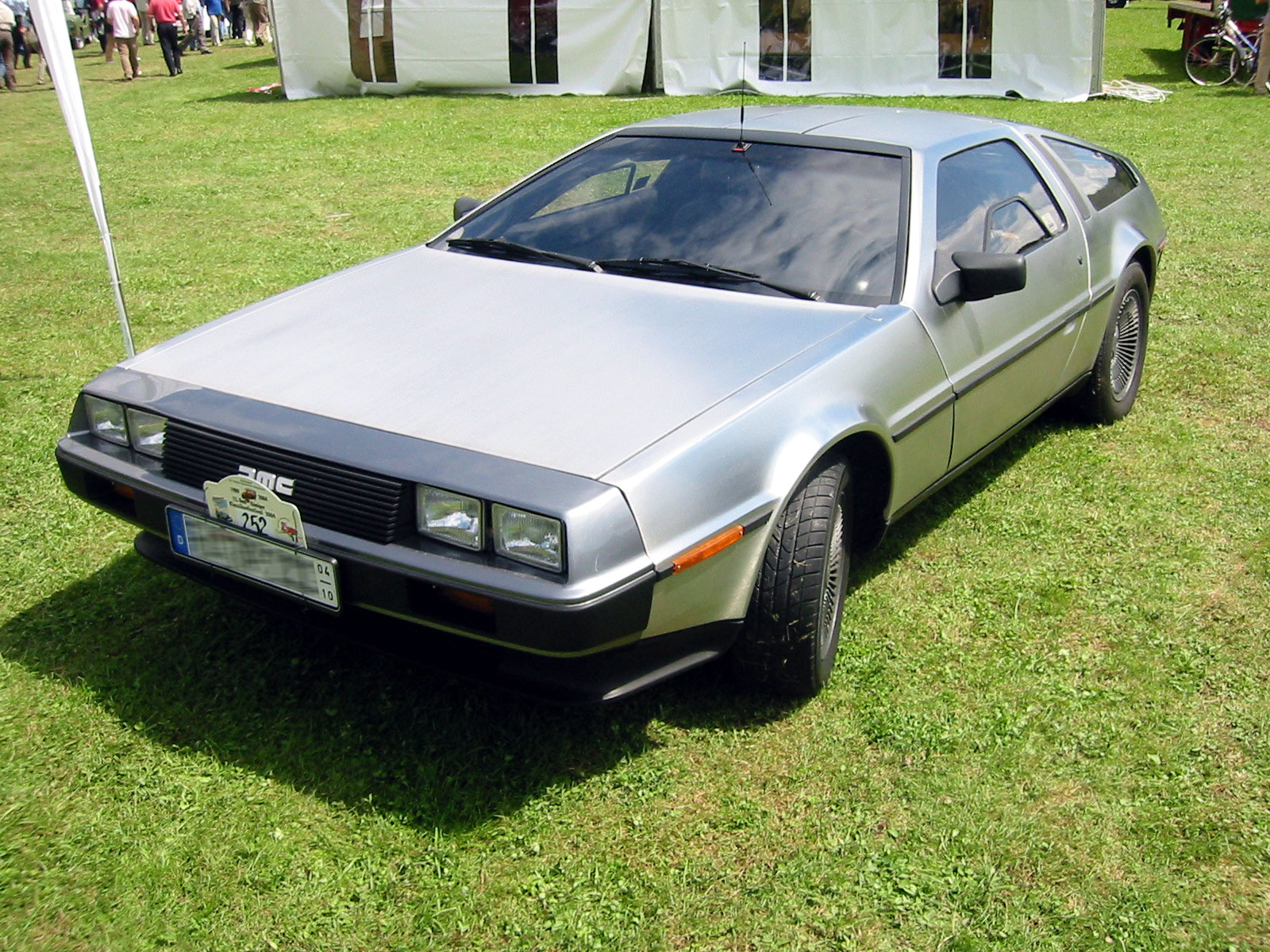 Delorean_dmc12_front.jpg